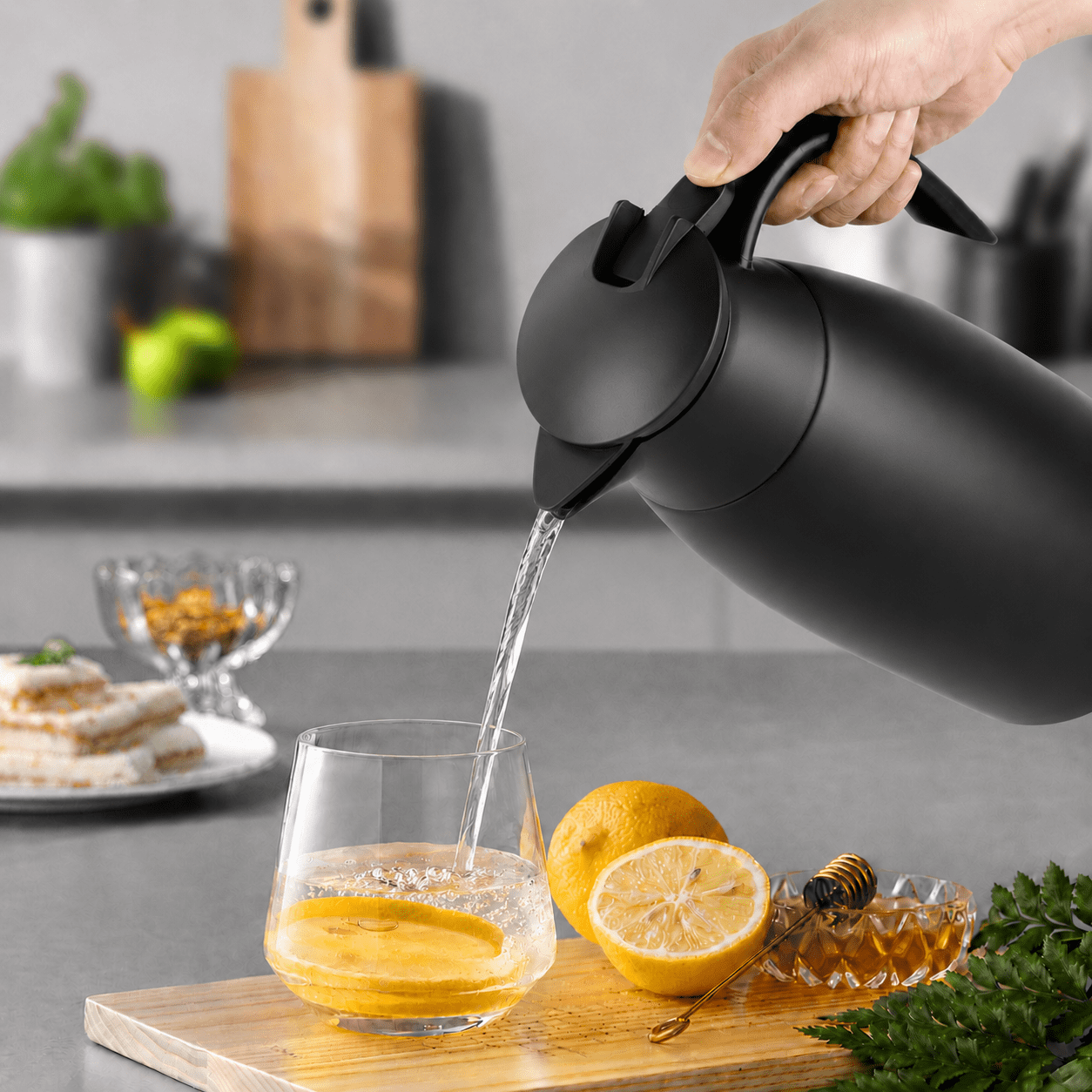 68oz Thermal Coffee Carafe, Stainless Steel Vacuum Insulated Coffee Thermos for Hot and Cold Beverage (Black)